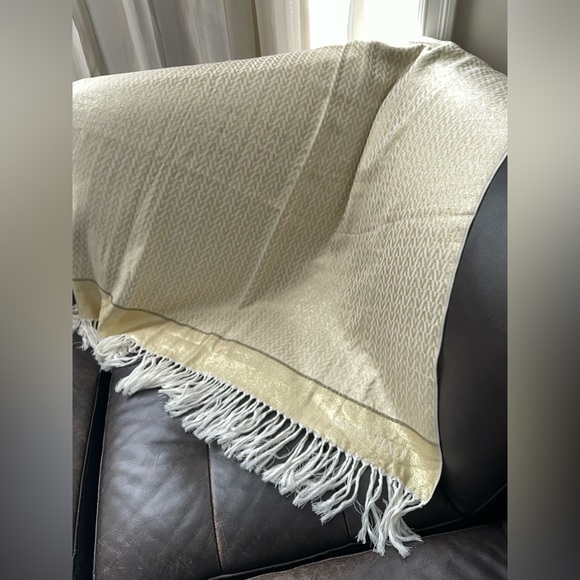 Valentino V Logo Stole/Shawl - Valentino at Atlantis the Royal - Picture 8 of 9